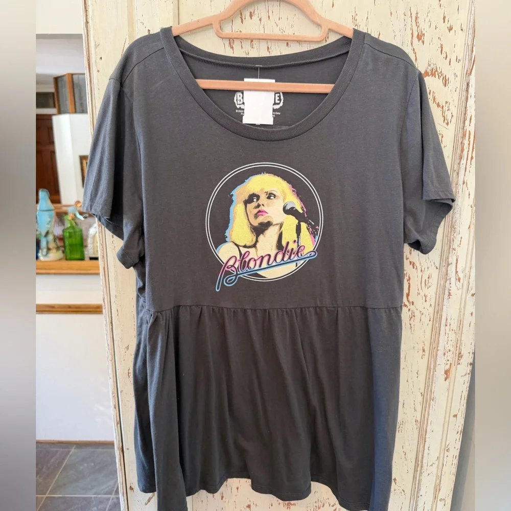 torrid Charcoal Gray Graphic Babydoll Tee with Blondie Print - Picture 4 of 5